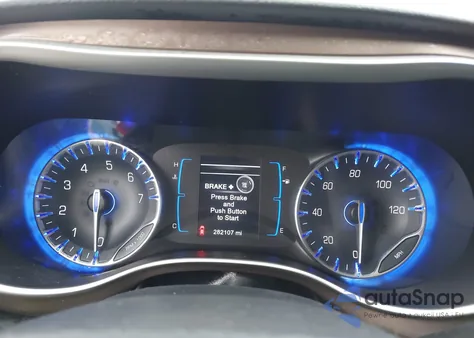 2017 Chrysler Pacifica Touring-L z USA, uszkodzony, nr VIN 2C4RC1BG9HR592045